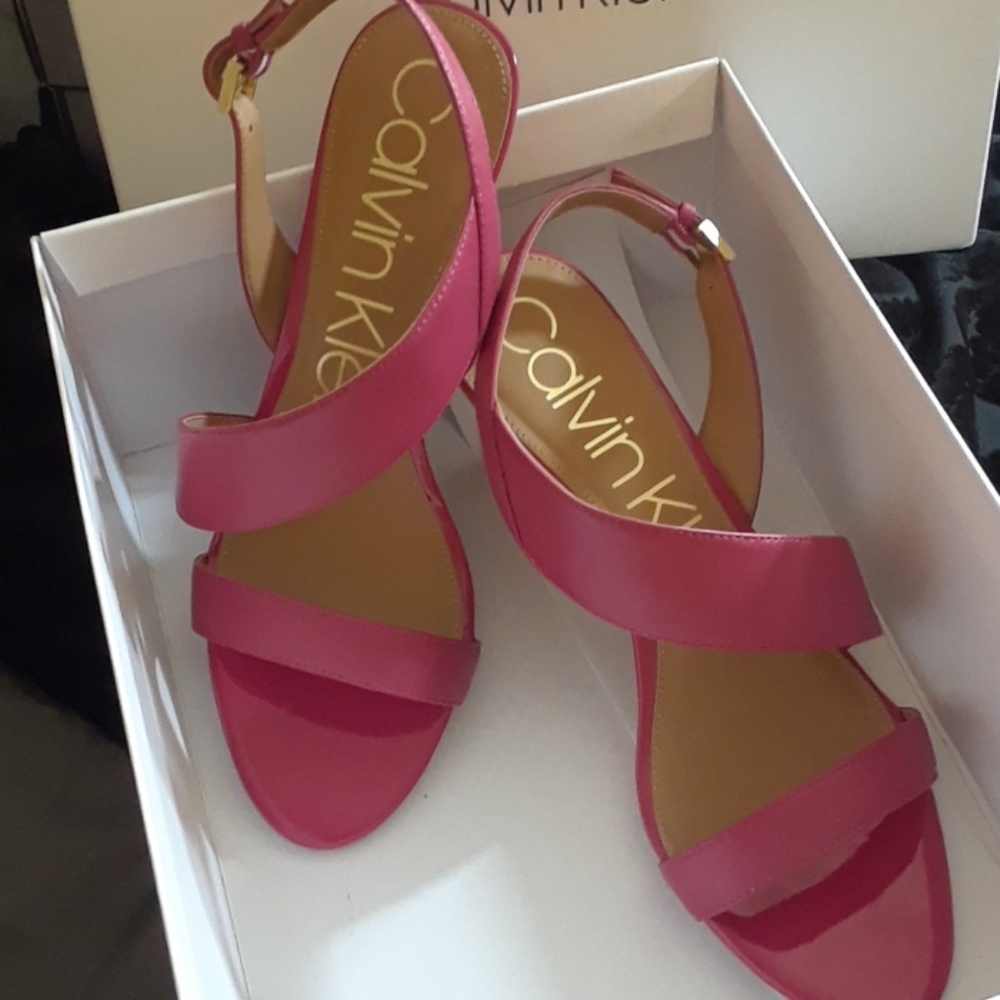 ☄New! Calvin Klein's Lancy sandals PINK Sz 9 ☄
